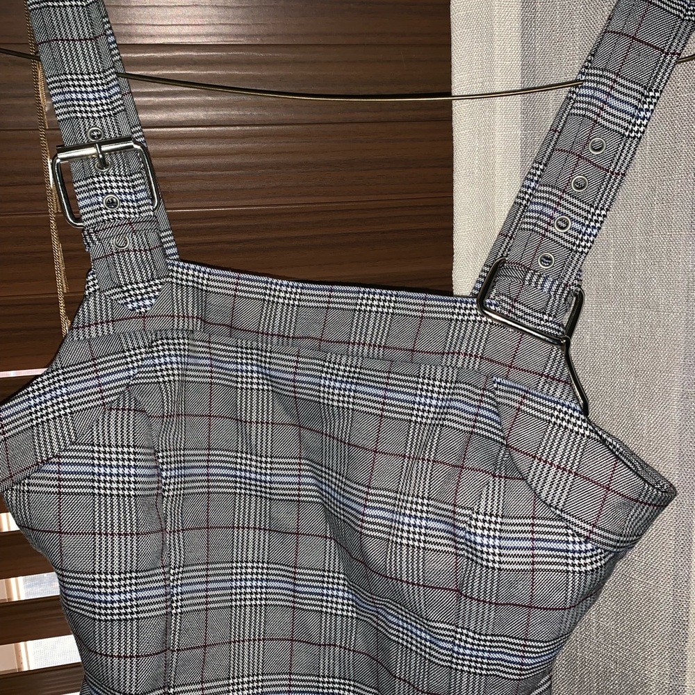 SUPER CUTE gingham like dress with silver detail